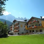 Edelweiss Hotel 3*