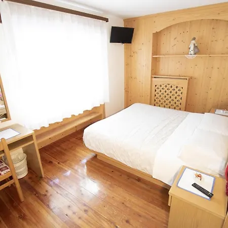 Edelweiss Hotel 3*